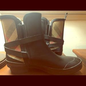 Burberry Women's Riddlestone Short Rain BOOTS